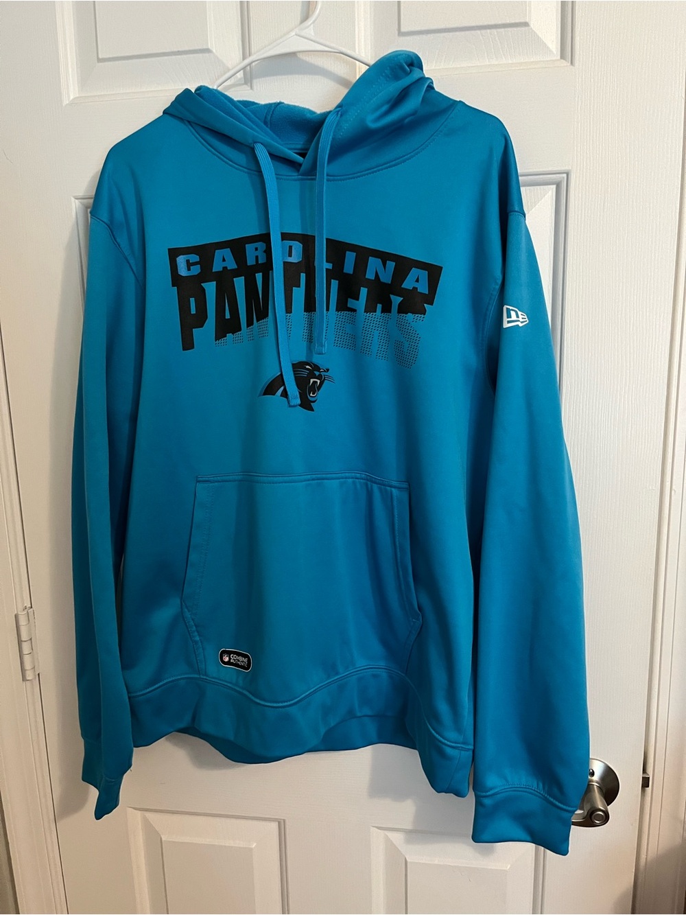 Men’s Carolina Panthers Pullover Hoodie Size Large